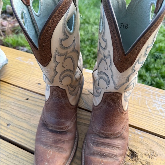 Ariat Brown and Cream Women's Western Cowboy Boots - Picture 2 of 2